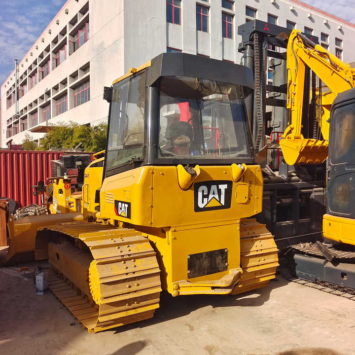 Good Condition D3K Bulldozer Used Crawler Bulldozer with Parts Price Bulldozers - Buldozér: obrázok 4 Good Condition D3K Bulldozer Used Crawler Bulldozer with Parts Price Bulldozers - Buldozér: obrázok 4
