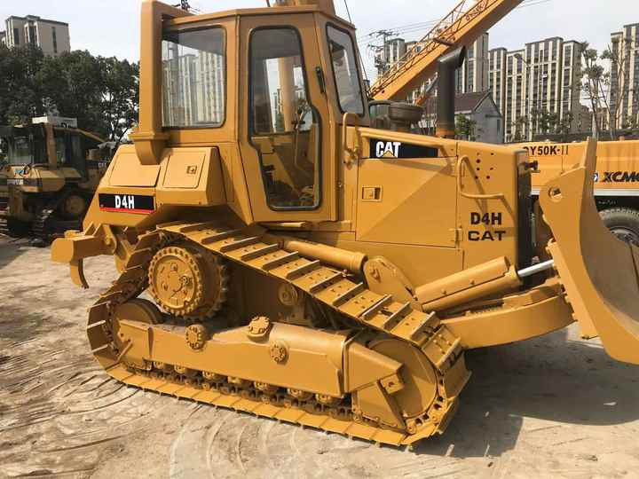 Good Condition D4H Bulldozer New Crawler Bulldozer with Parts Price Bulldozers - Buldozér: obrázok 3 Good Condition D4H Bulldozer New Crawler Bulldozer with Parts Price Bulldozers - Buldozér: obrázok 3