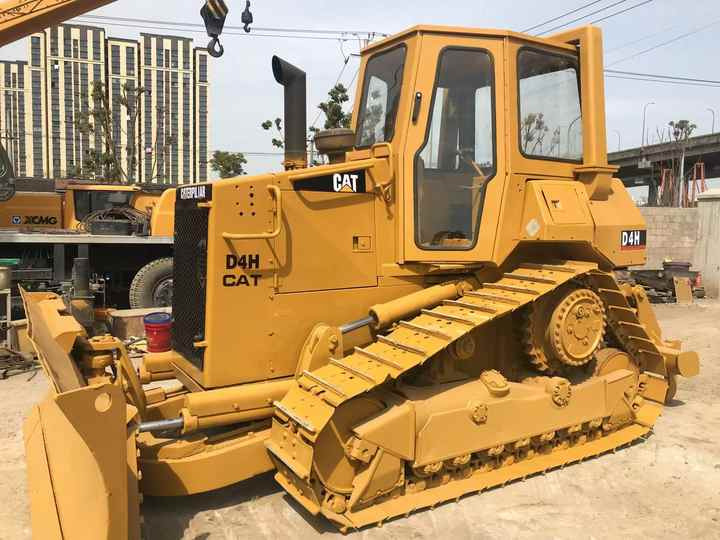 Good Condition D4H Bulldozer New Crawler Bulldozer with Parts Price Bulldozers - Buldozér: obrázok 2 Good Condition D4H Bulldozer New Crawler Bulldozer with Parts Price Bulldozers - Buldozér: obrázok 2