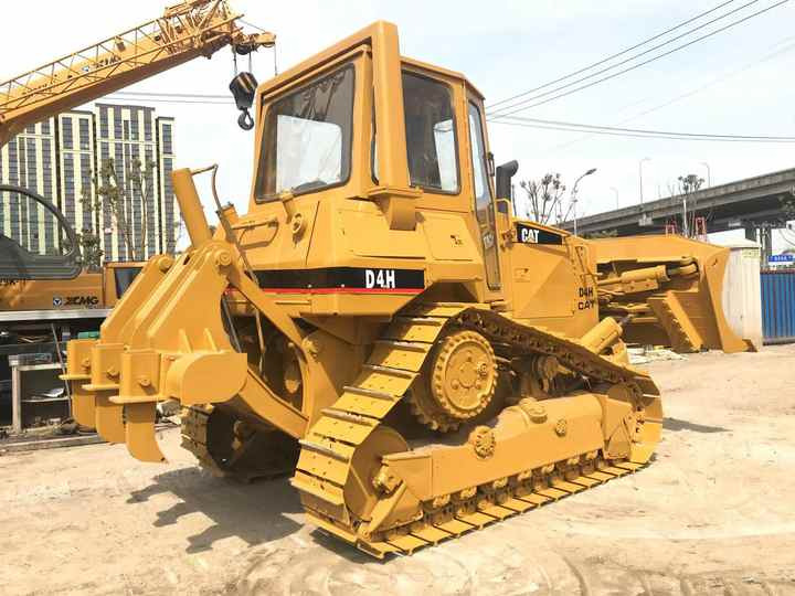 Good Condition D4H Bulldozer New Crawler Bulldozer with Parts Price Bulldozers - Buldozér: obrázok 4 Good Condition D4H Bulldozer New Crawler Bulldozer with Parts Price Bulldozers - Buldozér: obrázok 4