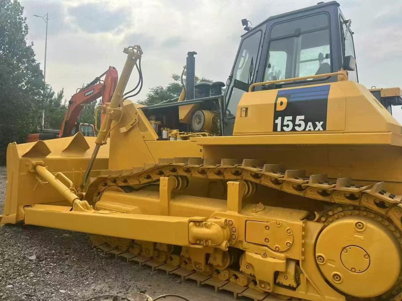 KOMATSU D155-5 - Buldozér: obrázok 4 KOMATSU D155-5 - Buldozér: obrázok 4