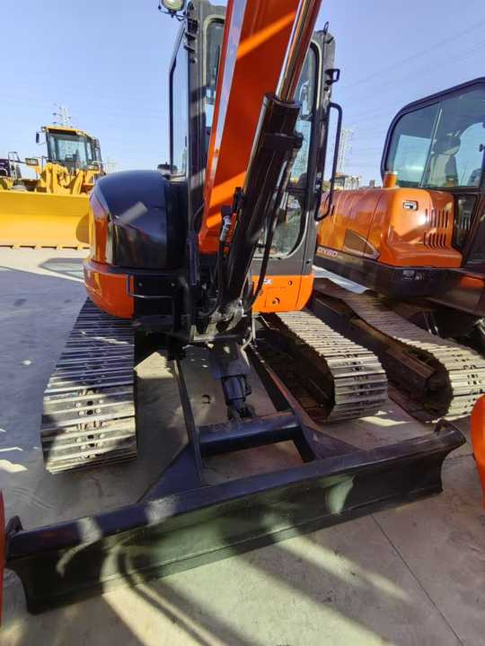 Small Excavator Kubota KX165-5 Earthmoving Crawler KX 165 Mini Excavator 16 Ton Used Earthmover Construction Machinery Digger - Rýpadlo: obrázok 4 Small Excavator Kubota KX165-5 Earthmoving Crawler KX 165 Mini Excavator 16 Ton Used Earthmover Construction Machinery Digger - Rýpadlo: obrázok 4