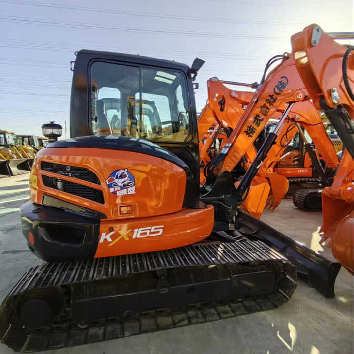 Small Excavator Kubota KX165-5 Earthmoving Crawler KX 165 Mini Excavator 16 Ton Used Earthmover Construction Machinery Digger - Rýpadlo: obrázok 1 Small Excavator Kubota KX165-5 Earthmoving Crawler KX 165 Mini Excavator 16 Ton Used Earthmover Construction Machinery Digger - Rýpadlo: obrázok 1