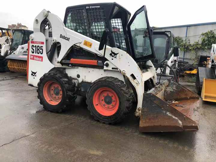 Used Bob Cat Bob Cat S185 Used Mini Skid Steer Wheel Loader Multifunctional Track Loaders Bobcat - Šmykom riadený nakladač: obrázok 5 Used Bob Cat Bob Cat S185 Used Mini Skid Steer Wheel Loader Multifunctional Track Loaders Bobcat - Šmykom riadený nakladač: obrázok 5