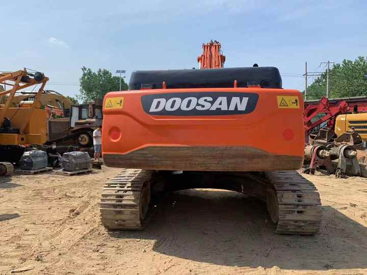 Used Digger DOOSAN DX300 Construction Machinery Construction Digger Used DOOSAN DX300 Cheap Excavator - Pásové rýpadlo: obrázok 4 Used Digger DOOSAN DX300 Construction Machinery Construction Digger Used DOOSAN DX300 Cheap Excavator - Pásové rýpadlo: obrázok 4