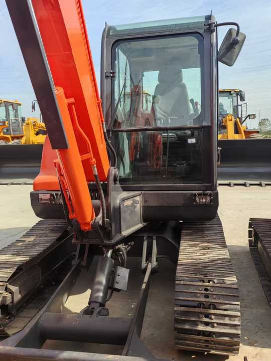 Used Digger DOOSAN DX60 Construction Machinery Construction Digger Used DOOSAN DX60 Cheap Excavator - Pásové rýpadlo: obrázok 3 Used Digger DOOSAN DX60 Construction Machinery Construction Digger Used DOOSAN DX60 Cheap Excavator - Pásové rýpadlo: obrázok 3