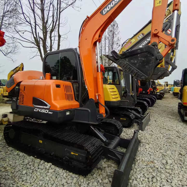 Used Digger DOOSAN DX60 Construction Machinery Construction Digger Used DOOSAN DX60 Cheap Excavator - Pásové rýpadlo: obrázok 1 Used Digger DOOSAN DX60 Construction Machinery Construction Digger Used DOOSAN DX60 Cheap Excavator - Pásové rýpadlo: obrázok 1