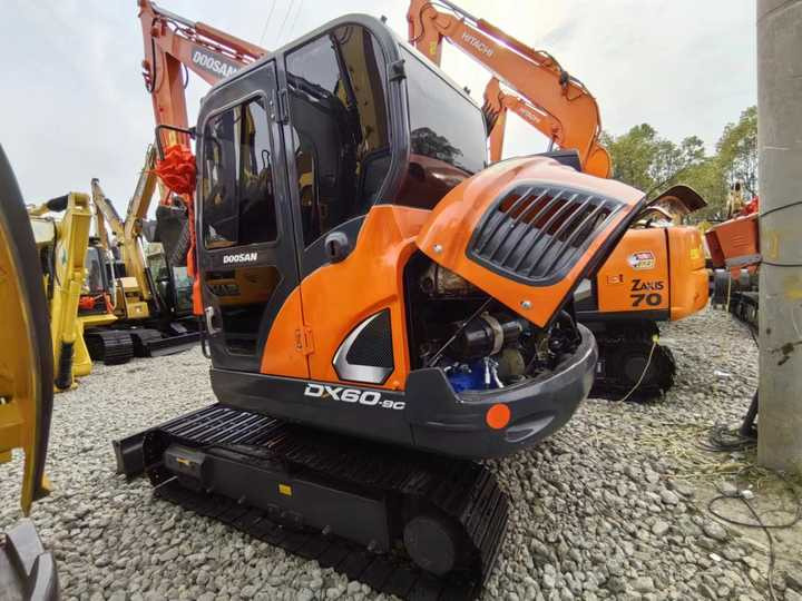 Used Digger DOOSAN DX60 Construction Machinery Construction Digger Used DOOSAN DX60 Cheap Excavator - Pásové rýpadlo: obrázok 5 Used Digger DOOSAN DX60 Construction Machinery Construction Digger Used DOOSAN DX60 Cheap Excavator - Pásové rýpadlo: obrázok 5