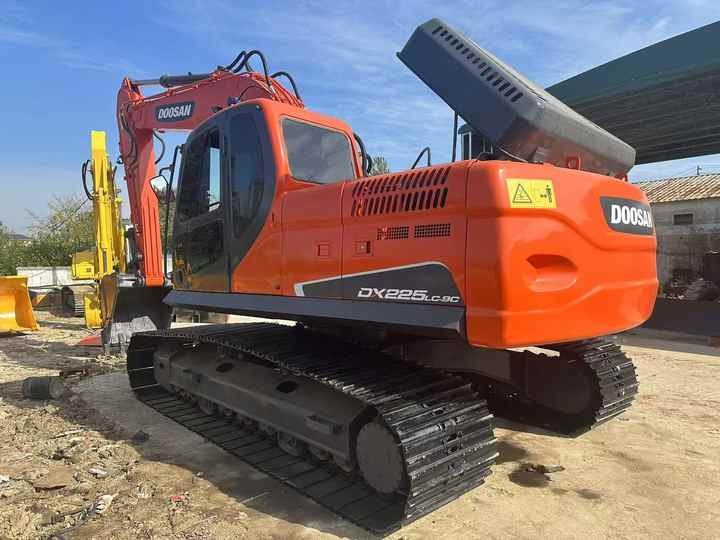 Used Doosan DX225LC-9C Excellent Performance Running Working Condition Strong Power for Sale - Pásové rýpadlo: obrázok 3 Used Doosan DX225LC-9C Excellent Performance Running Working Condition Strong Power for Sale - Pásové rýpadlo: obrázok 3