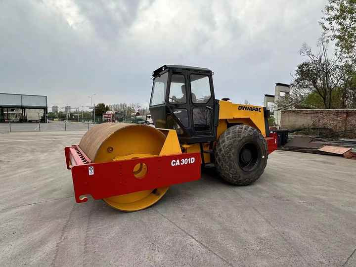 Used Dynapac CA301 Vibratory Roller with Less Working Time and Superior Performance Used Dynapac 251d/301D Roller for Sale - Kompaktor: obrázok 3 Used Dynapac CA301 Vibratory Roller with Less Working Time and Superior Performance Used Dynapac 251d/301D Roller for Sale - Kompaktor: obrázok 3