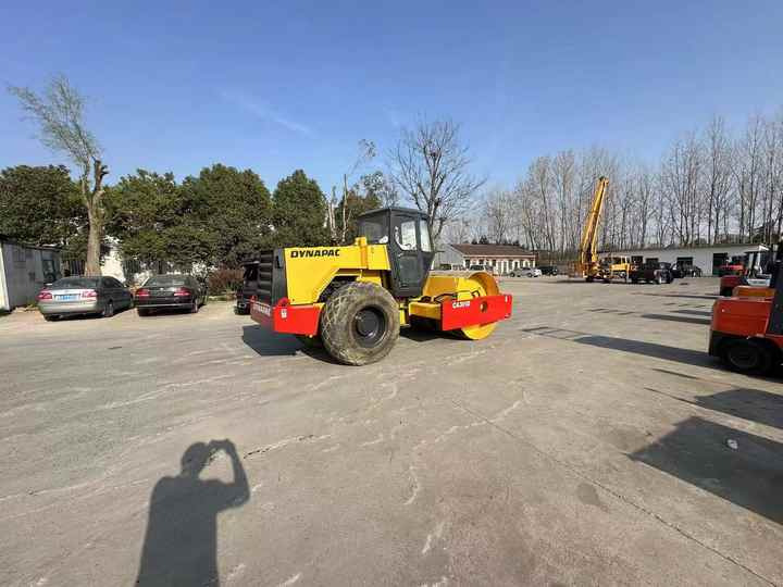 Used Dynapac CA301 Vibratory Roller with Less Working Time and Superior Performance Used Dynapac 251d/301D Roller for Sale - Kompaktor: obrázok 5 Used Dynapac CA301 Vibratory Roller with Less Working Time and Superior Performance Used Dynapac 251d/301D Roller for Sale - Kompaktor: obrázok 5