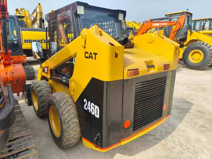 Used Front Loader Tractor CAT 246D Skid Steer Loader / Used Cat 226B 246C 246d Mini Skid Steer Loader in Stock - Šmykom riadený nakladač: obrázok 5 Used Front Loader Tractor CAT 246D Skid Steer Loader / Used Cat 226B 246C 246d Mini Skid Steer Loader in Stock - Šmykom riadený nakladač: obrázok 5