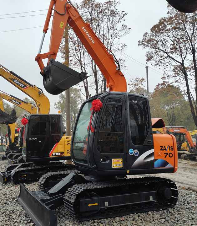 Used Hitachi Excavator ZX70 Japan Import Second Hand Small Crawler ZX70 Excavator for Sale - Pásové rýpadlo: obrázok 1 Used Hitachi Excavator ZX70 Japan Import Second Hand Small Crawler ZX70 Excavator for Sale - Pásové rýpadlo: obrázok 1