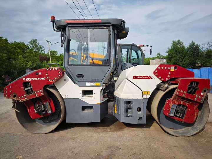 Used Original Dynapac CC5200 Double Drum Vibratory Roller Dynapac 5200 15 Tons Compactor Roller Road Machinery on Sale - Cestný valec: obrázok 2 Used Original Dynapac CC5200 Double Drum Vibratory Roller Dynapac 5200 15 Tons Compactor Roller Road Machinery on Sale - Cestný valec: obrázok 2
