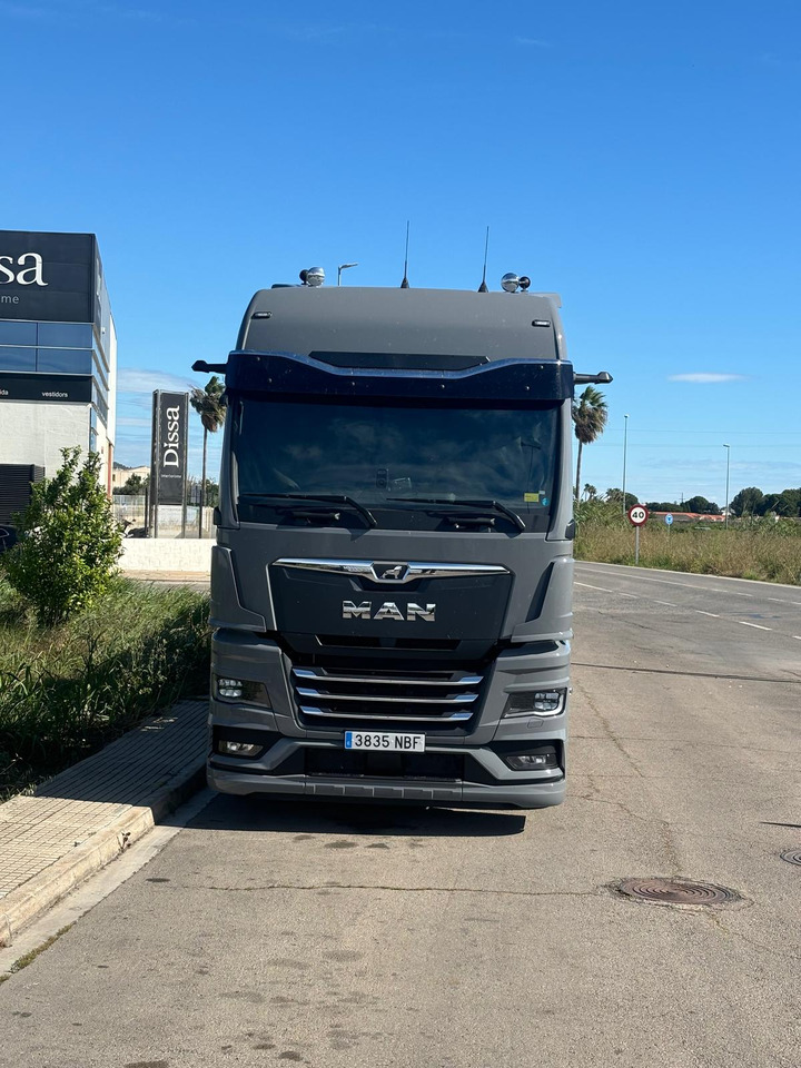 MAN TGX - Nákladné vozidlo na prepravu automobilov: obrázok 4 MAN TGX - Nákladné vozidlo na prepravu automobilov: obrázok 4