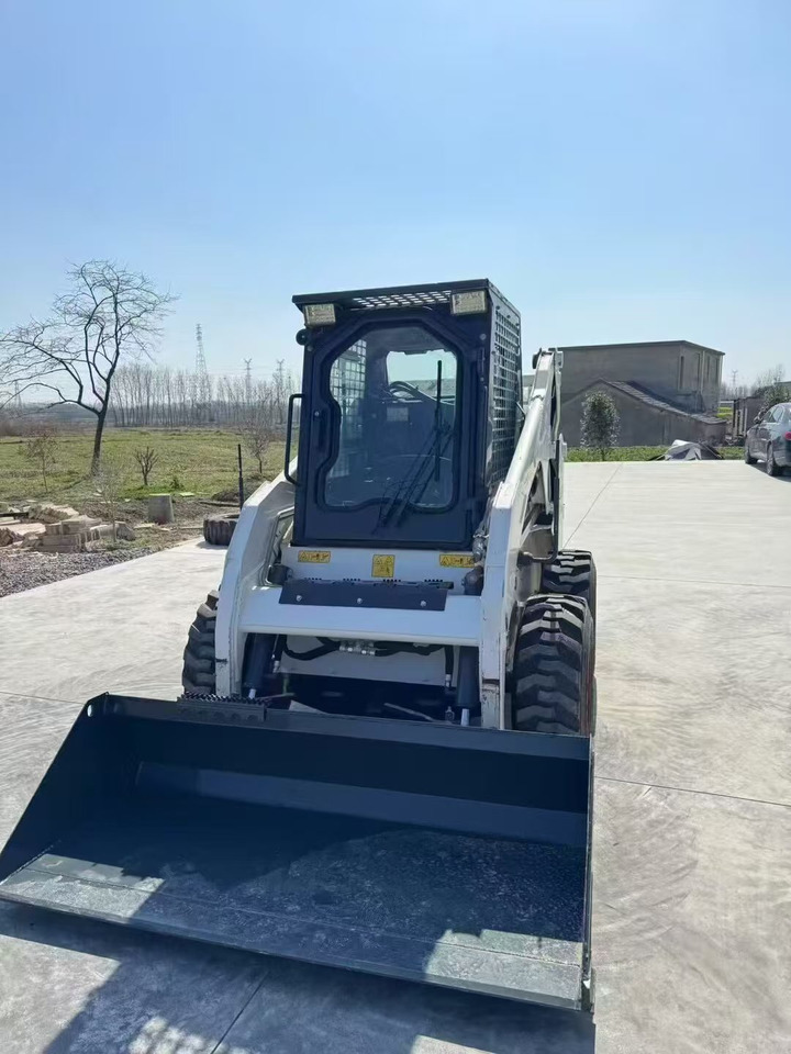 BOBCAT S180 - Šmykom riadený nakladač: obrázok 5 BOBCAT S180 - Šmykom riadený nakladač: obrázok 5
