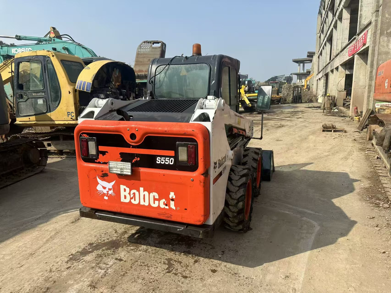 BOBCAT S550 - Šmykom riadený nakladač: obrázok 4 BOBCAT S550 - Šmykom riadený nakladač: obrázok 4