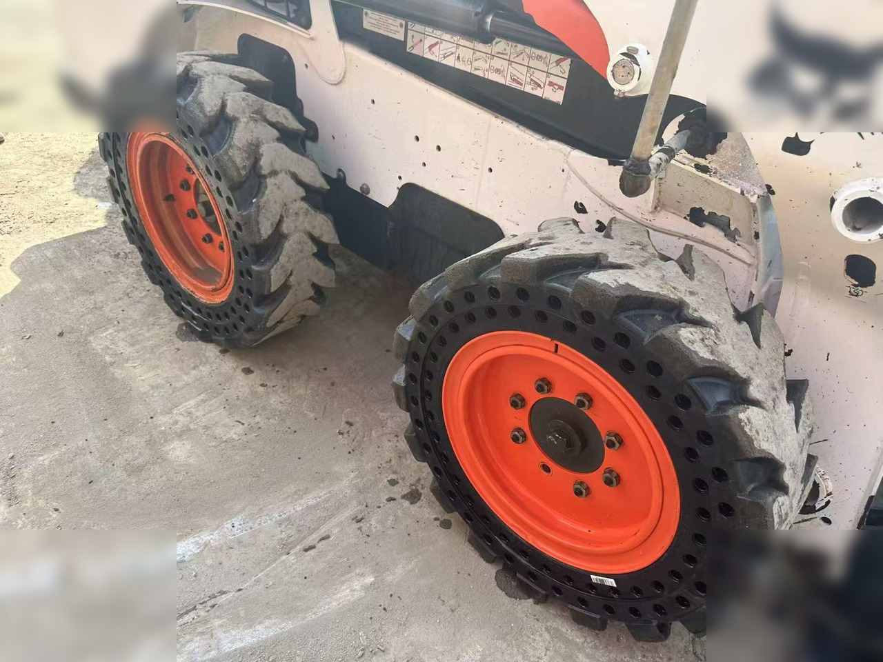 BOBCAT S550 - Šmykom riadený nakladač: obrázok 3 BOBCAT S550 - Šmykom riadený nakladač: obrázok 3