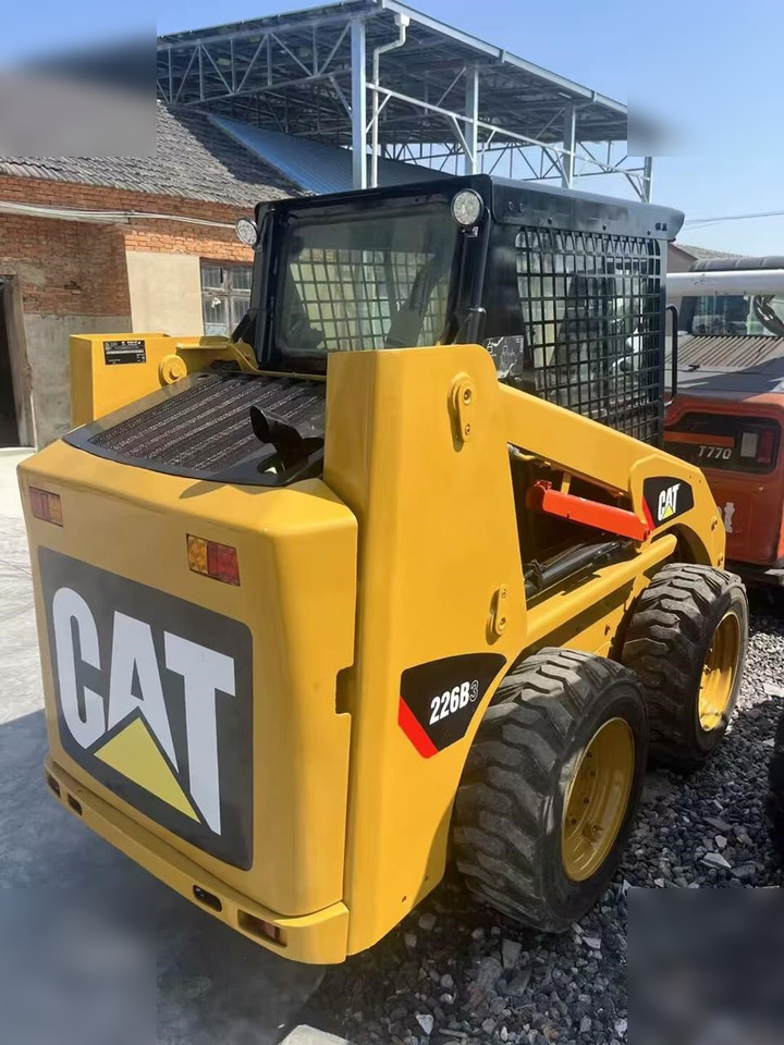 CATERPILLAR 226B3 - Šmykom riadený nakladač: obrázok 4 CATERPILLAR 226B3 - Šmykom riadený nakladač: obrázok 4
