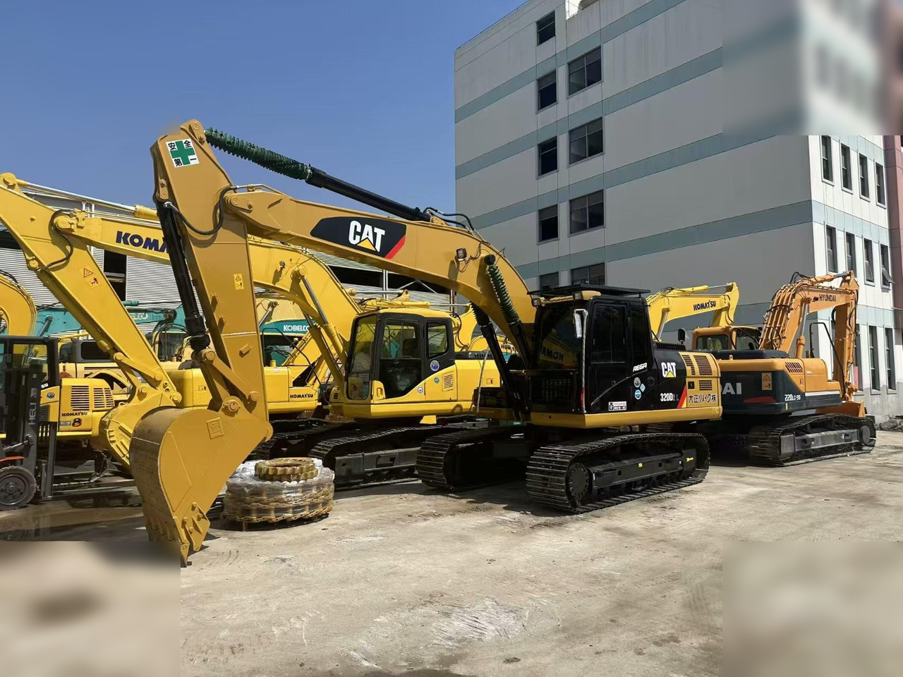 CATERPILLAR 320D2L - Pásové rýpadlo: obrázok 4 CATERPILLAR 320D2L - Pásové rýpadlo: obrázok 4