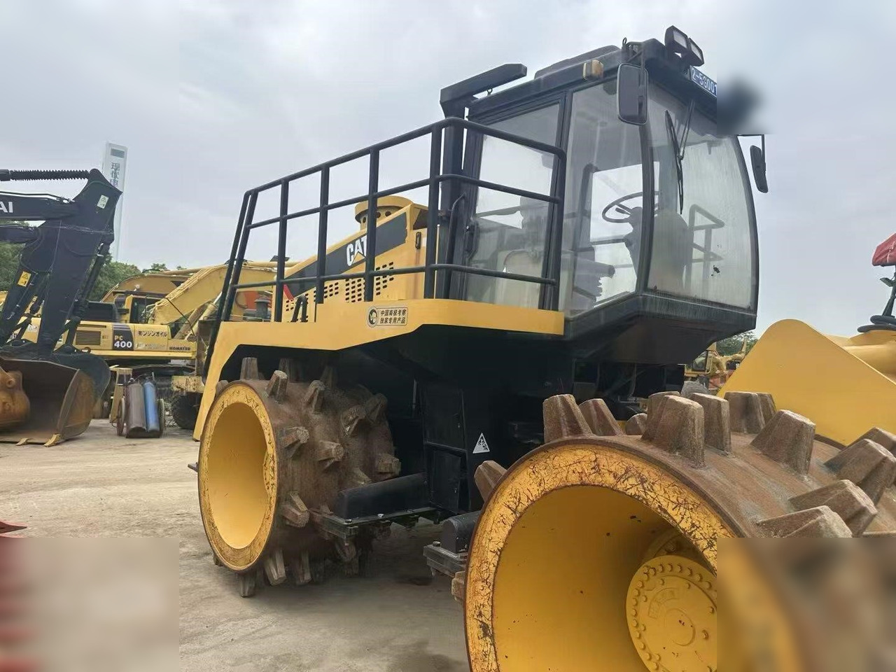 CATERPILLAR 816A - Kompaktor: obrázok 1 CATERPILLAR 816A - Kompaktor: obrázok 1