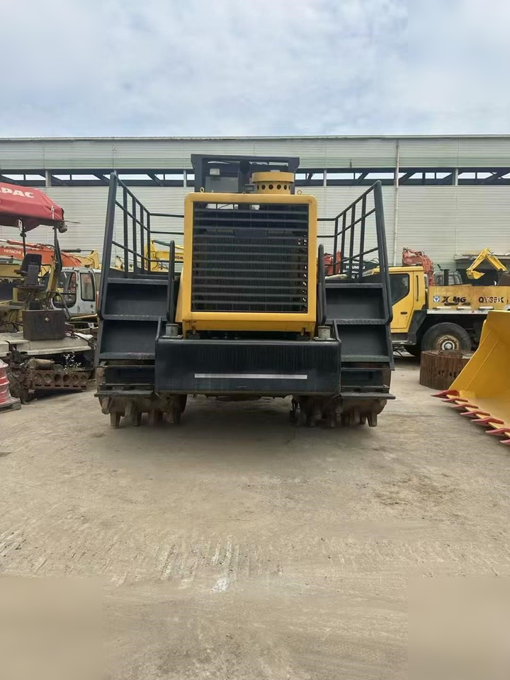 CATERPILLAR 816A - Kompaktor: obrázok 3 CATERPILLAR 816A - Kompaktor: obrázok 3