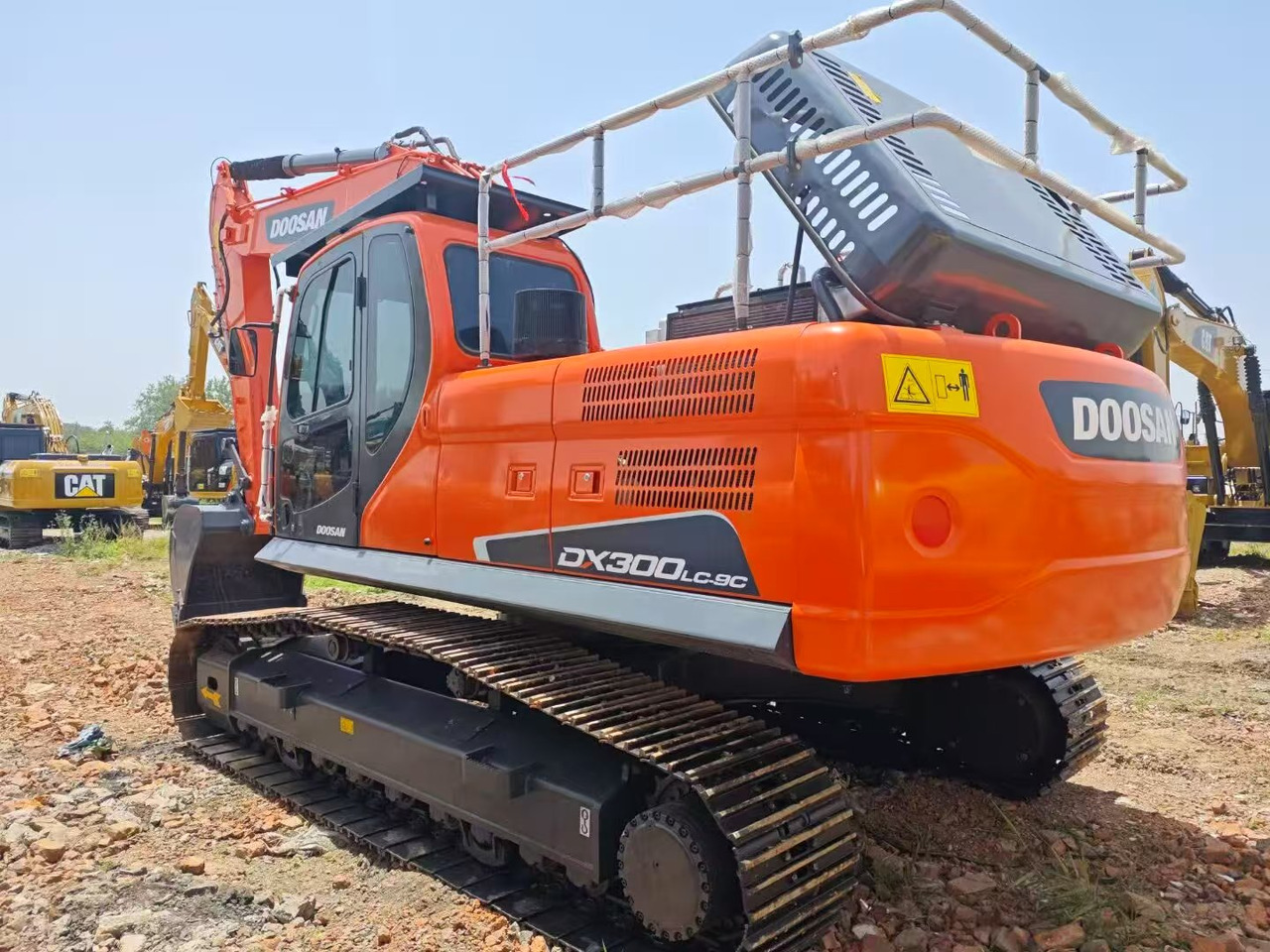 DOOSAN DX300 - Pásové rýpadlo: obrázok 4 DOOSAN DX300 - Pásové rýpadlo: obrázok 4