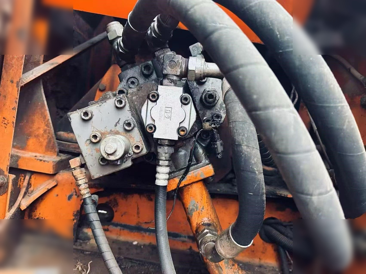 Pásové rýpadlo HITACHI EX60-5: obrázok 11