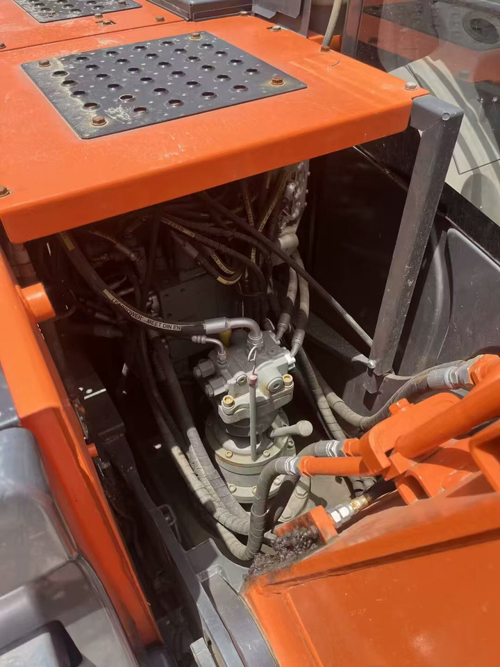 HITACHI ZX130 - Pásové rýpadlo: obrázok 3 HITACHI ZX130 - Pásové rýpadlo: obrázok 3