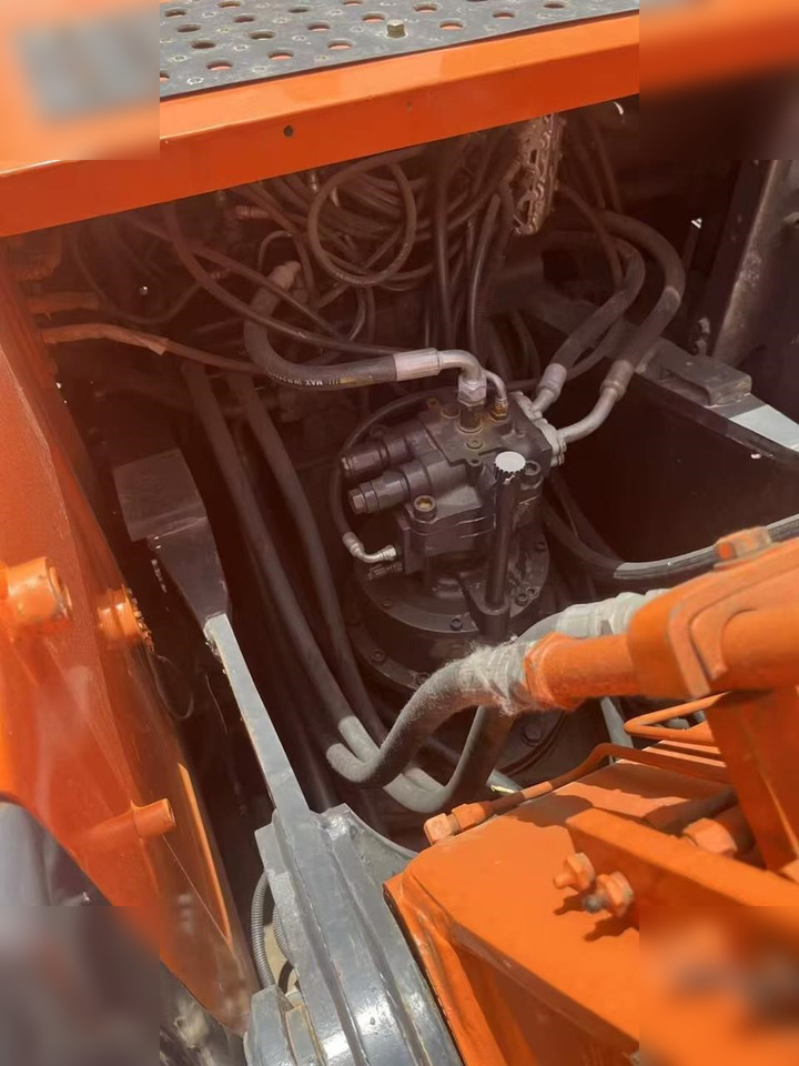 HITACHI ZX200 - Pásové rýpadlo: obrázok 4 HITACHI ZX200 - Pásové rýpadlo: obrázok 4