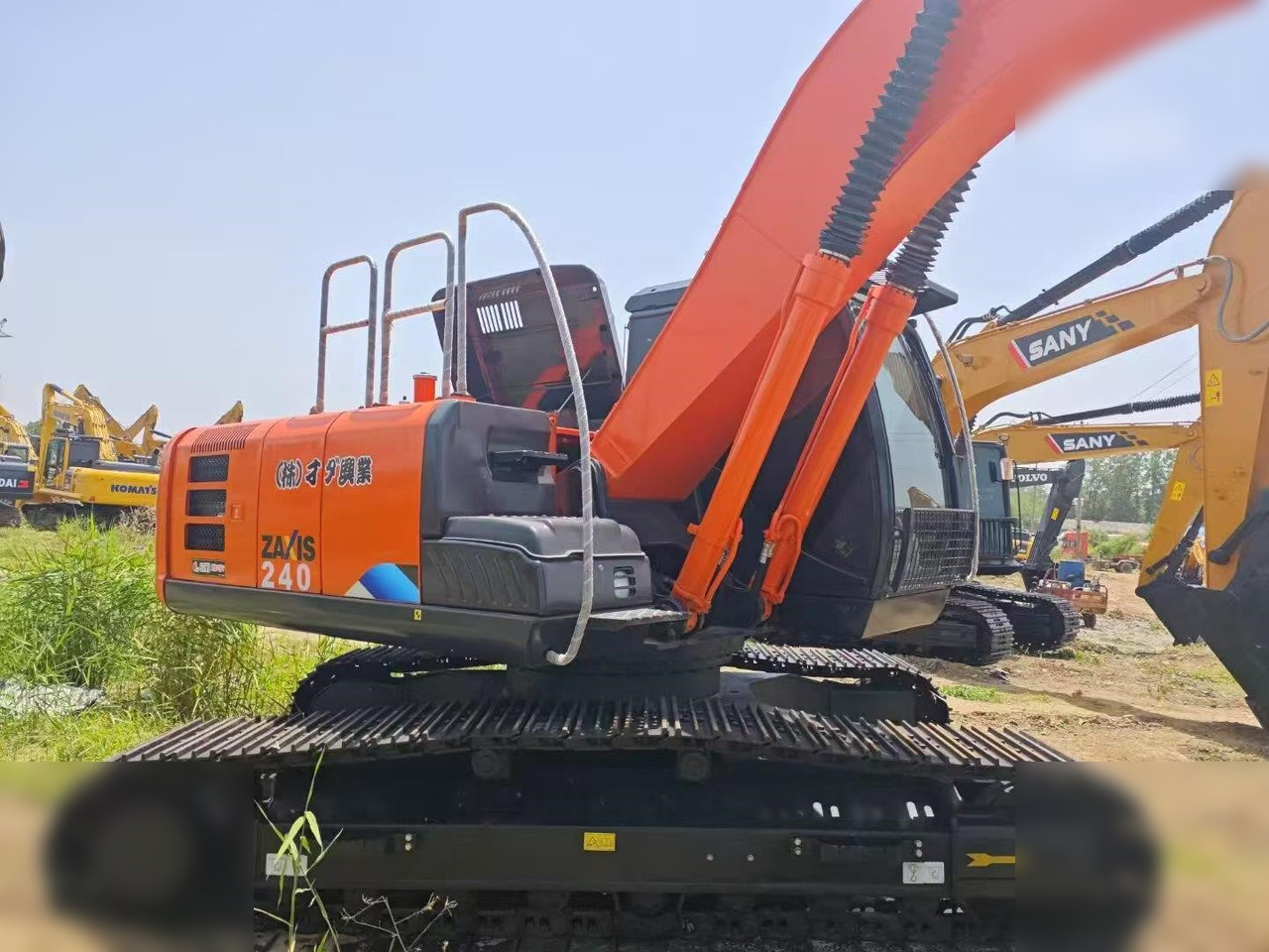 HITACHI ZX240 - Pásové rýpadlo: obrázok 1 HITACHI ZX240 - Pásové rýpadlo: obrázok 1