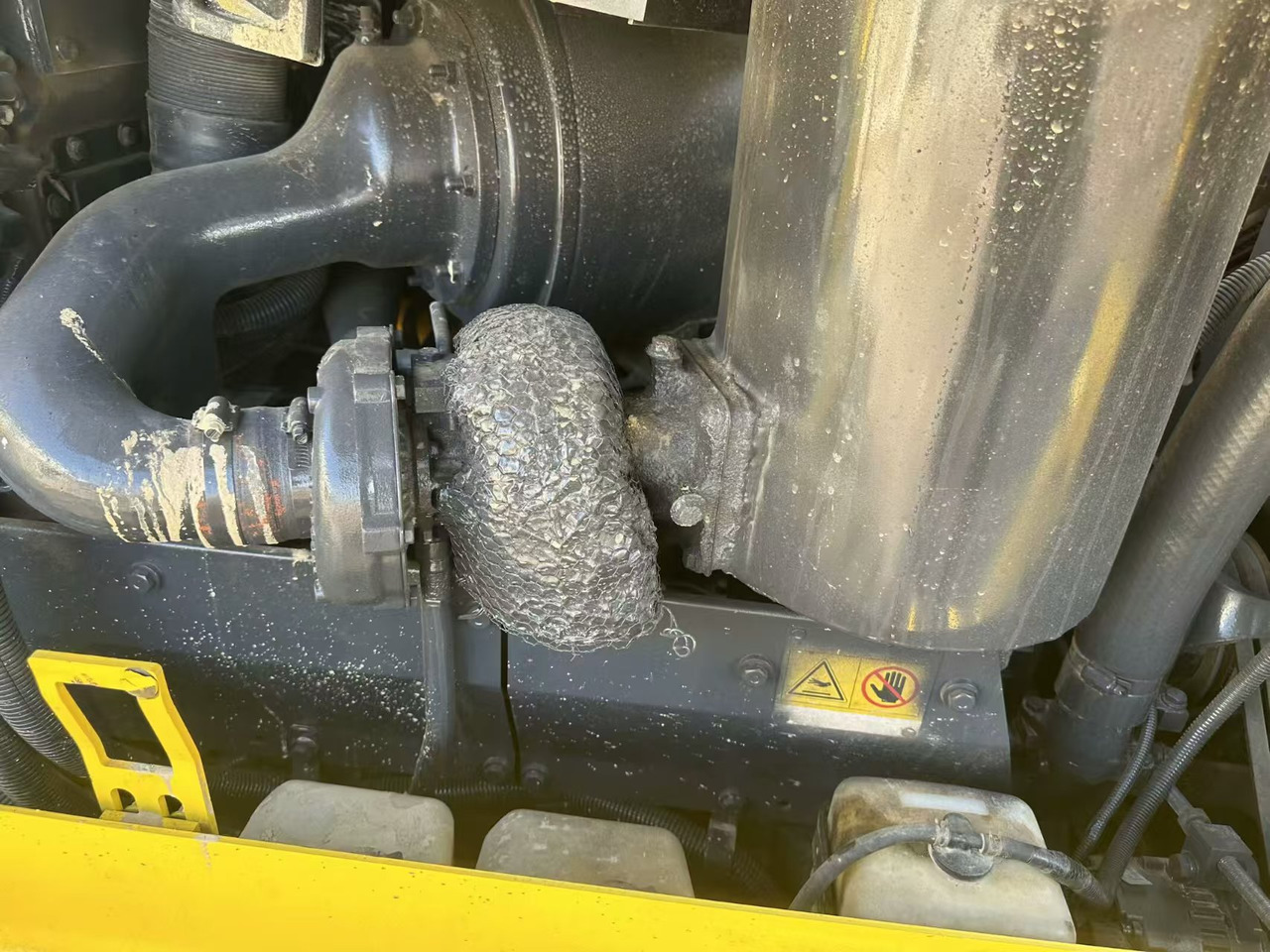 KOMATSU D85E - Buldozér: obrázok 4 KOMATSU D85E - Buldozér: obrázok 4
