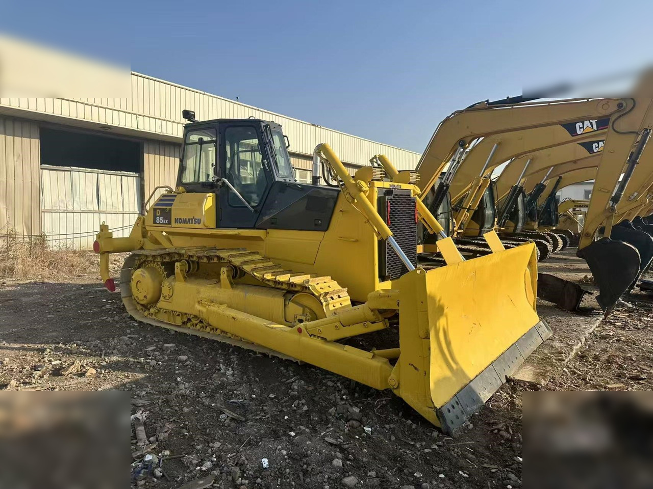 KOMATSU D85EX-18 - Buldozér: obrázok 3 KOMATSU D85EX-18 - Buldozér: obrázok 3