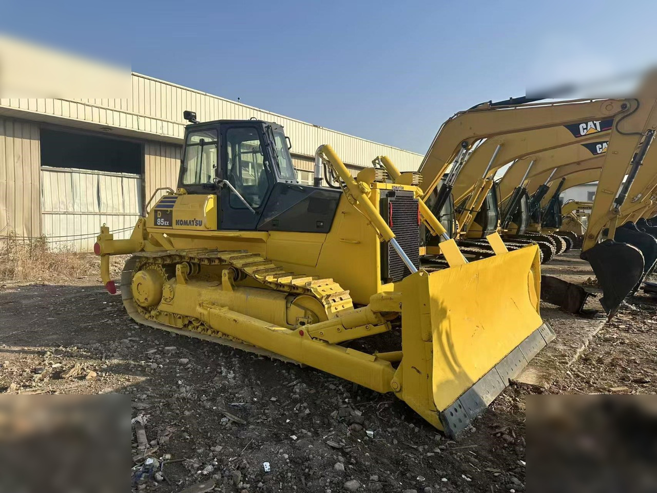 KOMATSU D85EX-18 - Buldozér: obrázok 3 KOMATSU D85EX-18 - Buldozér: obrázok 3