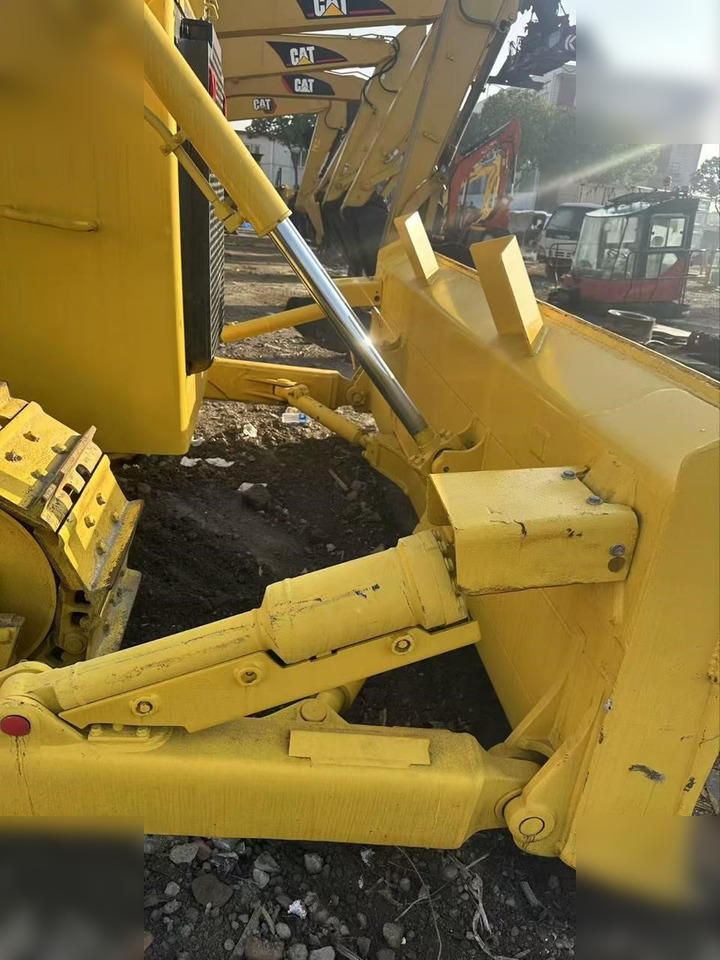 KOMATSU D85EX-18 - Buldozér: obrázok 4 KOMATSU D85EX-18 - Buldozér: obrázok 4
