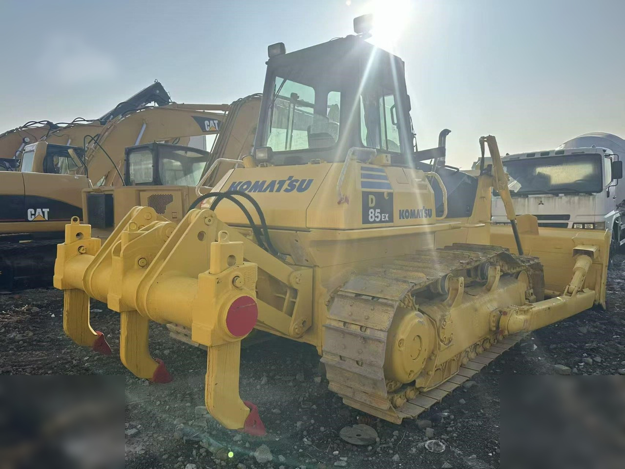 KOMATSU D85EX - Buldozér: obrázok 1 KOMATSU D85EX - Buldozér: obrázok 1