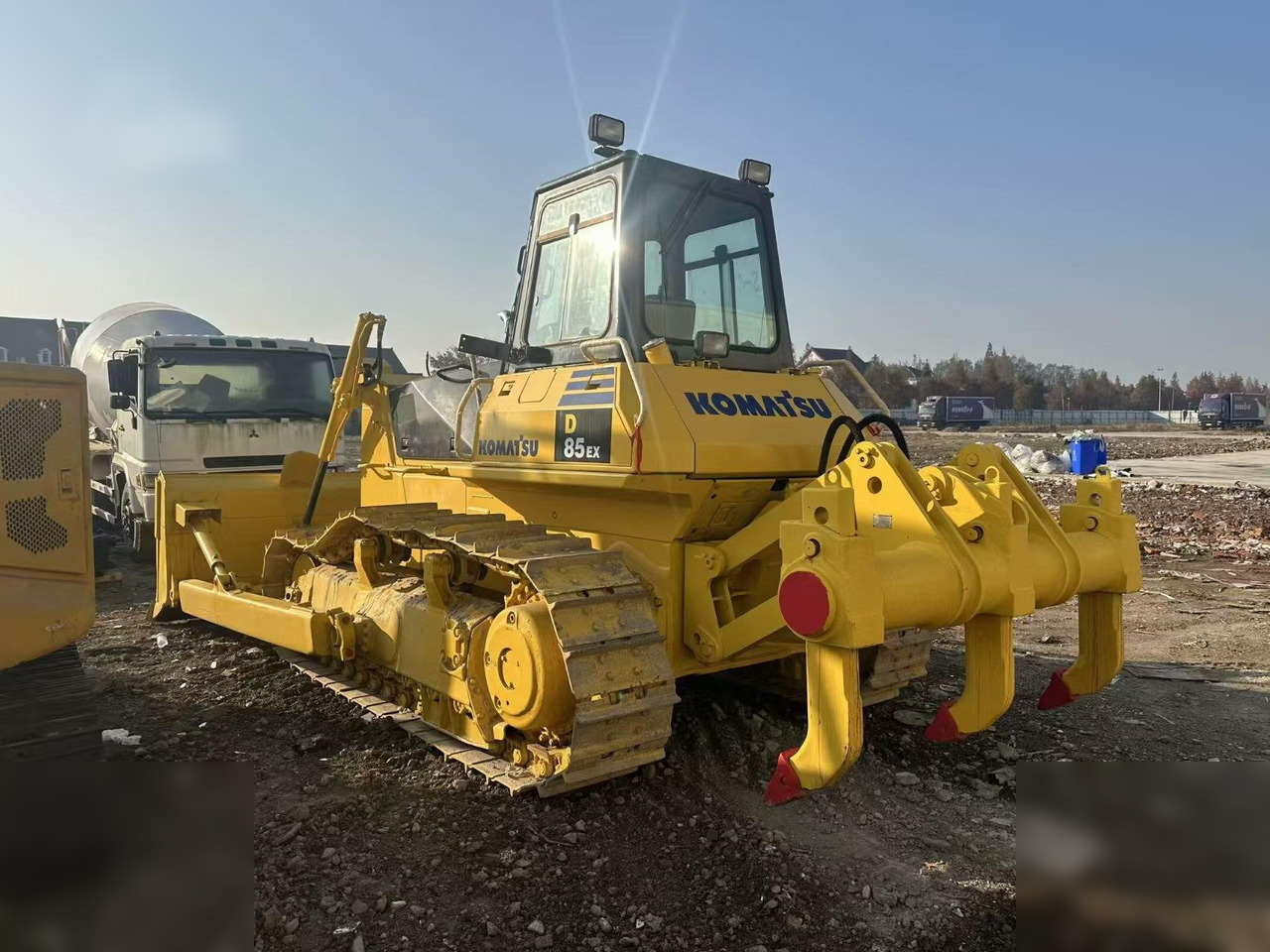KOMATSU D85EX - Buldozér: obrázok 2 KOMATSU D85EX - Buldozér: obrázok 2