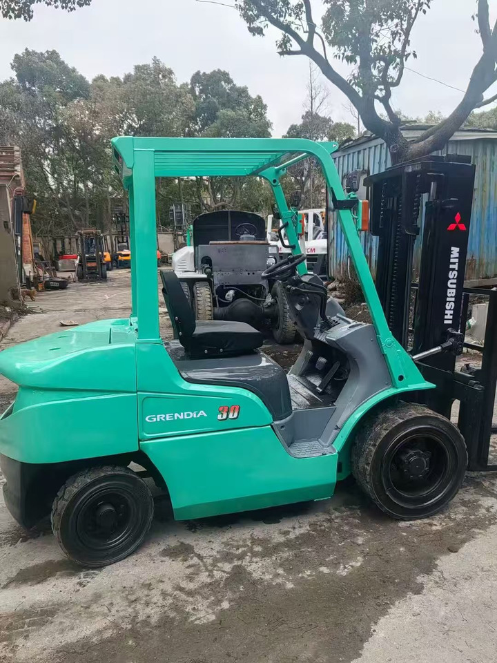 MITSUBISHI 3-ton - Stĺpová plošina: obrázok 2 MITSUBISHI 3-ton - Stĺpová plošina: obrázok 2