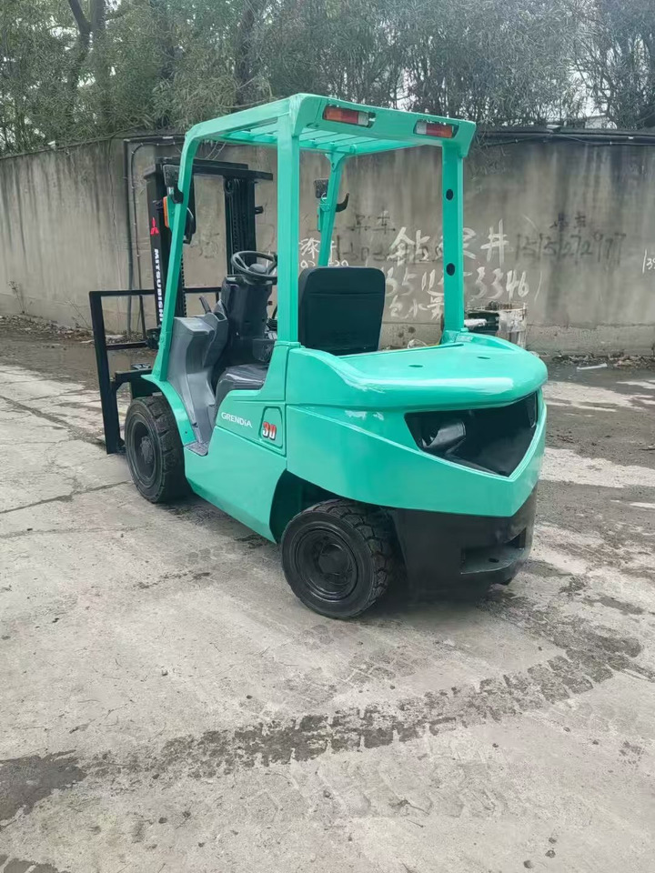 MITSUBISHI 3-ton - Stĺpová plošina: obrázok 3 MITSUBISHI 3-ton - Stĺpová plošina: obrázok 3
