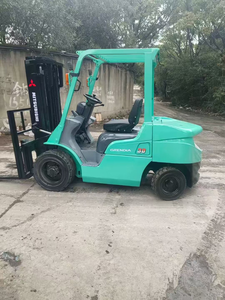 MITSUBISHI 3-ton - Stĺpová plošina: obrázok 4 MITSUBISHI 3-ton - Stĺpová plošina: obrázok 4