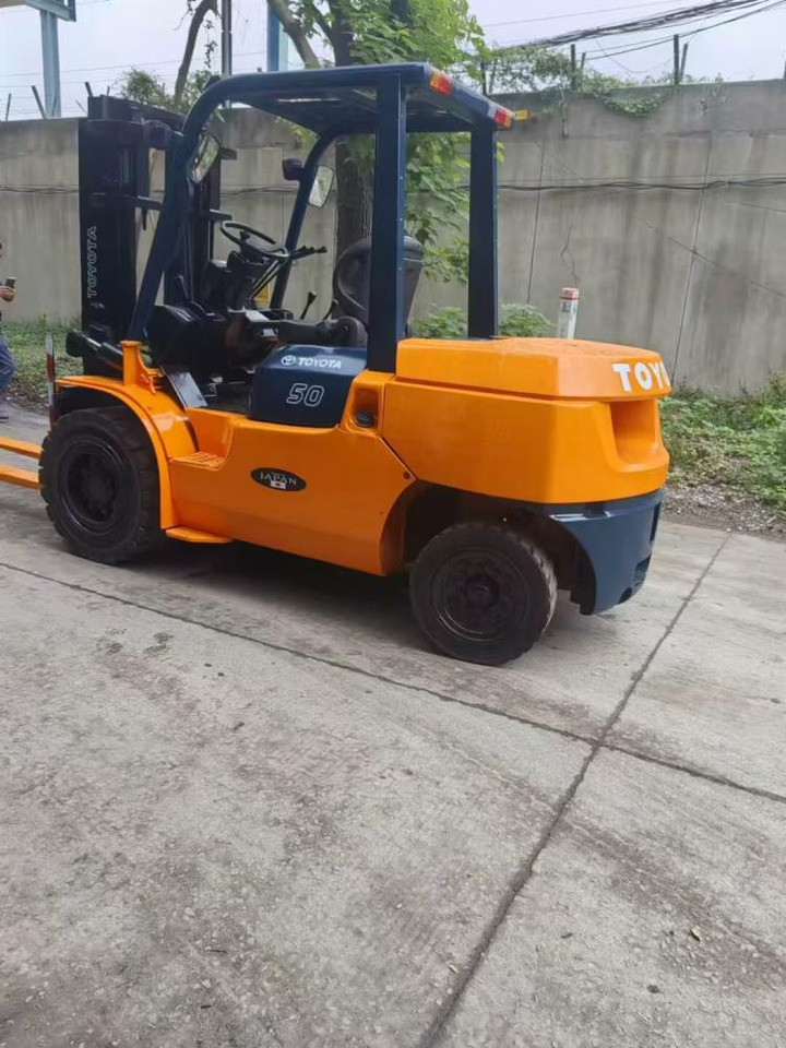 TOYATA 5-TON - Stĺpová plošina: obrázok 3 TOYATA 5-TON - Stĺpová plošina: obrázok 3