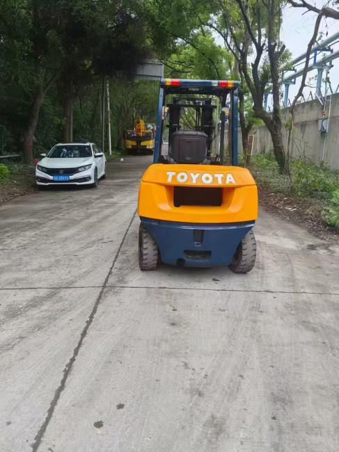 TOYATA 5-TON - Stĺpová plošina: obrázok 2 TOYATA 5-TON - Stĺpová plošina: obrázok 2