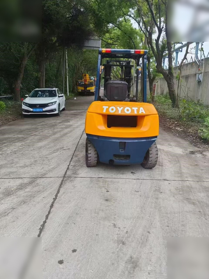 TOYOTA 8FGU30 - Vysokozdvižný vozík: obrázok 2 TOYOTA 8FGU30 - Vysokozdvižný vozík: obrázok 2