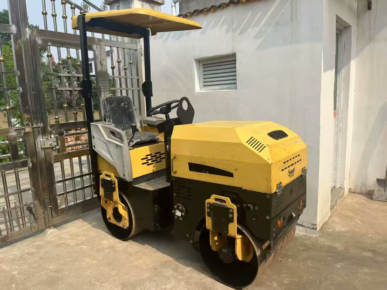 Double-drum vibratory mini roller - Valec: obrázok 1 Double-drum vibratory mini roller - Valec: obrázok 1