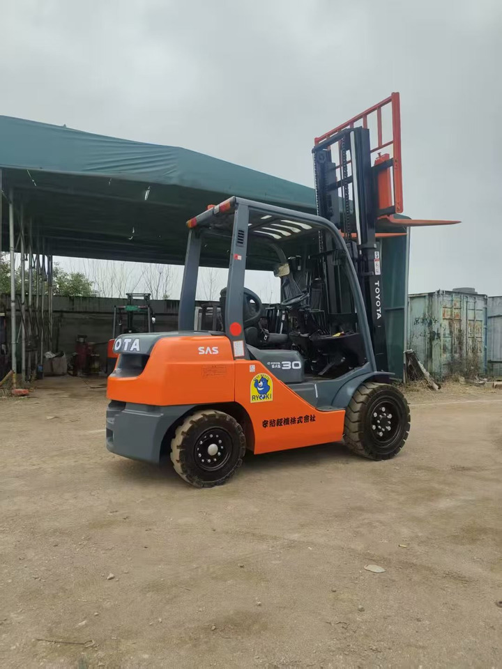 Toyata 3-ton - Stĺpová plošina: obrázok 3 Toyata 3-ton - Stĺpová plošina: obrázok 3