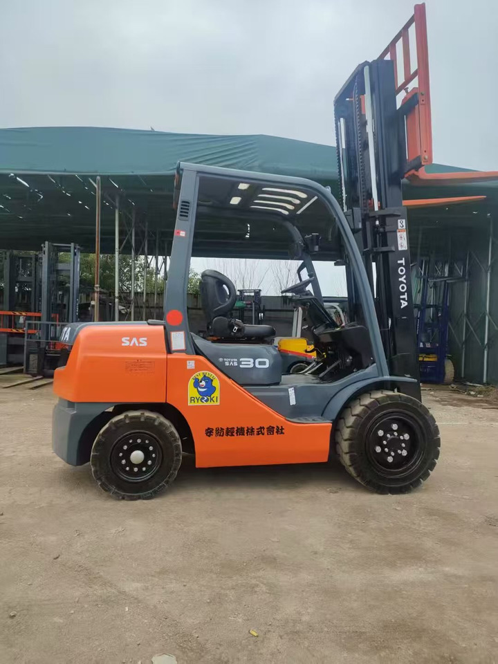 Toyata 3-ton - Stĺpová plošina: obrázok 4 Toyata 3-ton - Stĺpová plošina: obrázok 4