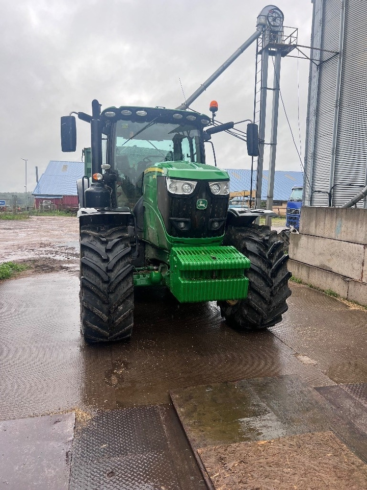 John Deere 6215 R Ultimate - Traktor: obrázok 2 John Deere 6215 R Ultimate - Traktor: obrázok 2