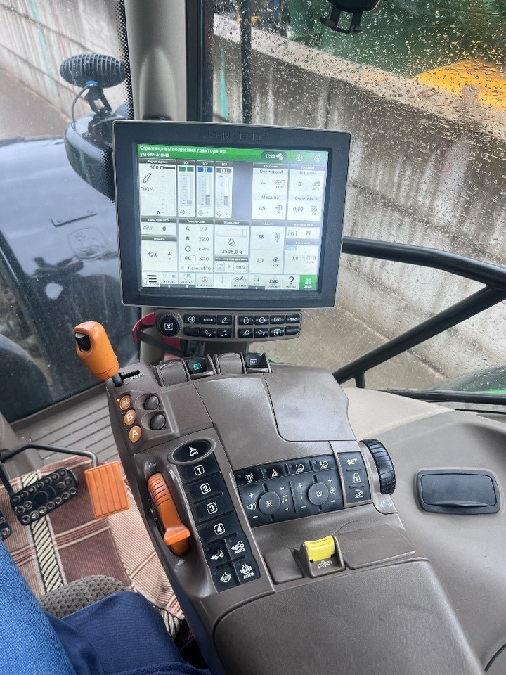 John Deere 6215 R Ultimate - Traktor: obrázok 4 John Deere 6215 R Ultimate - Traktor: obrázok 4