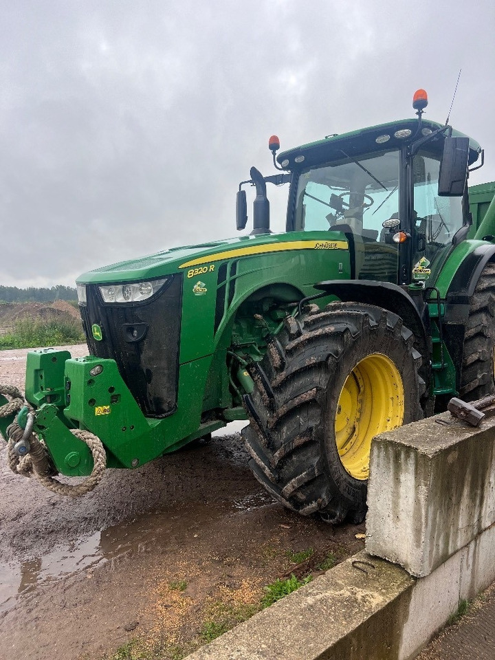 John Deere 8320R - Traktor: obrázok 1 John Deere 8320R - Traktor: obrázok 1