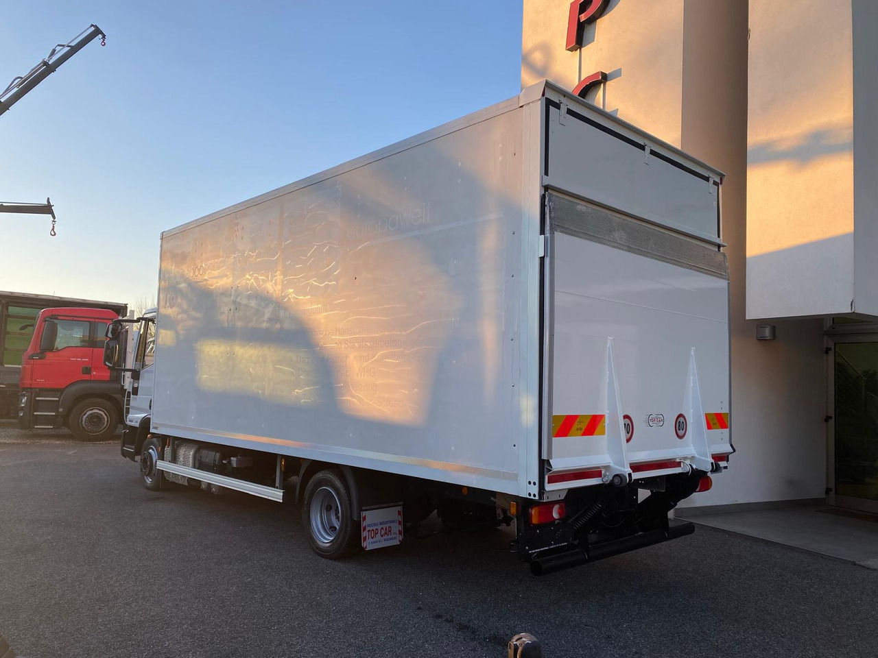 IVECO EUROCARGO 75E19 - Skříňový nákladní auto: obrázok 4 IVECO EUROCARGO 75E19 - Skříňový nákladní auto: obrázok 4
